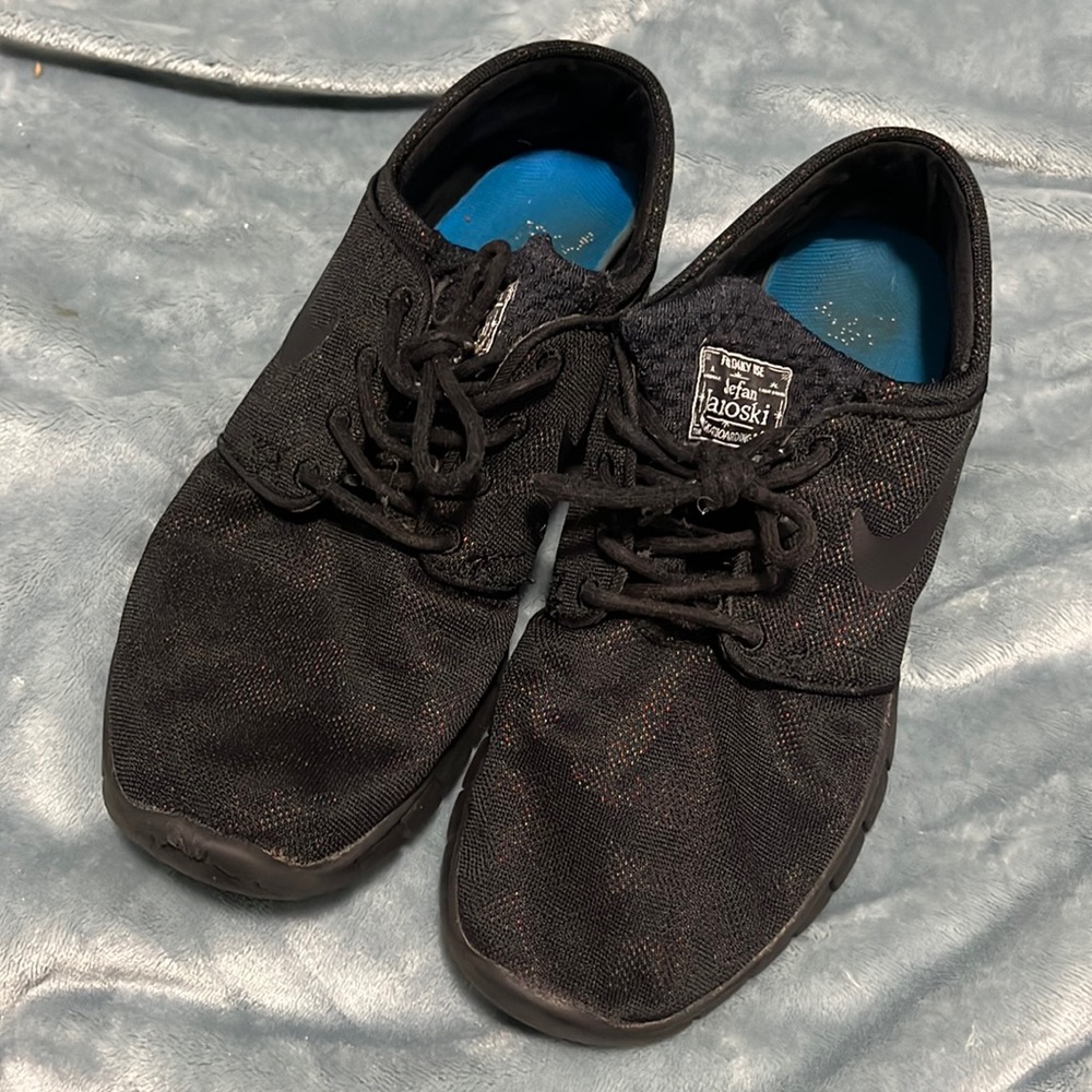 skater shoes